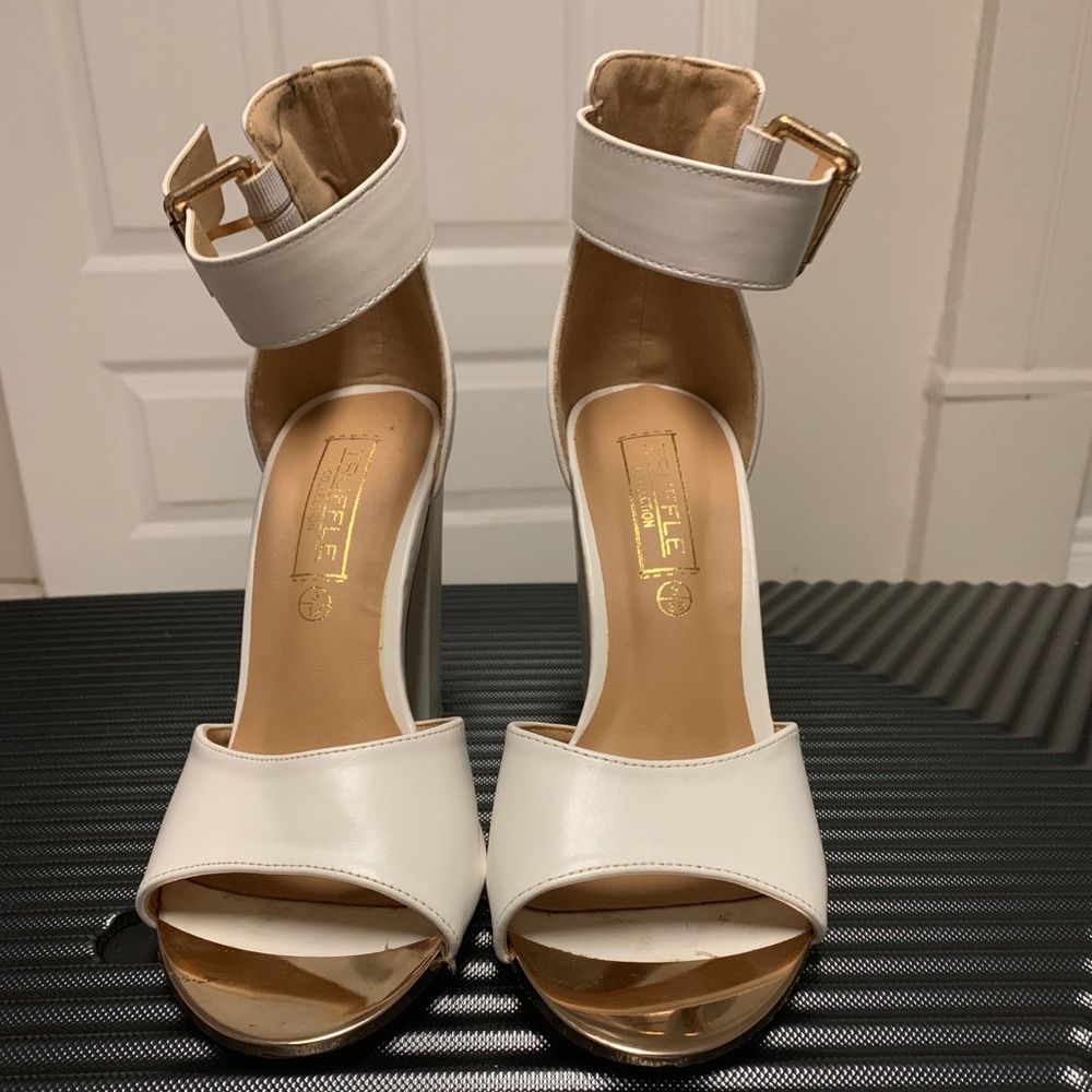 BRAND NEW pair of truffle collection block heels!!